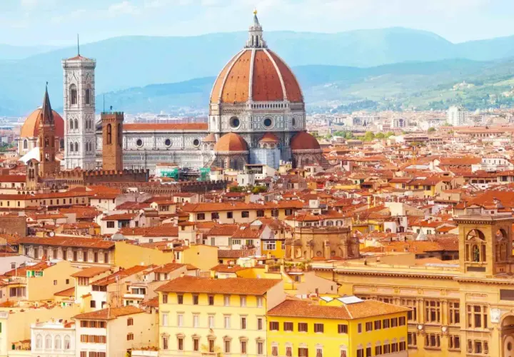 Blick auf Florenz mit dem Dom, ein schönes Ziel nach einer Zugfahrt von Berlin.
