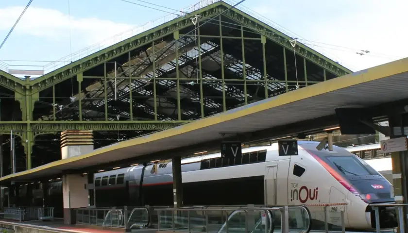 Der TGV inOui steht bereit für die Zug nach Barcelona.