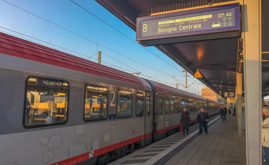 Zug von München nach Italien - Tag oder Nacht?