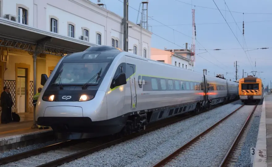 Zug Lissabon-Porto: Alfa Pendular vs. Intercidades – Dein Guide