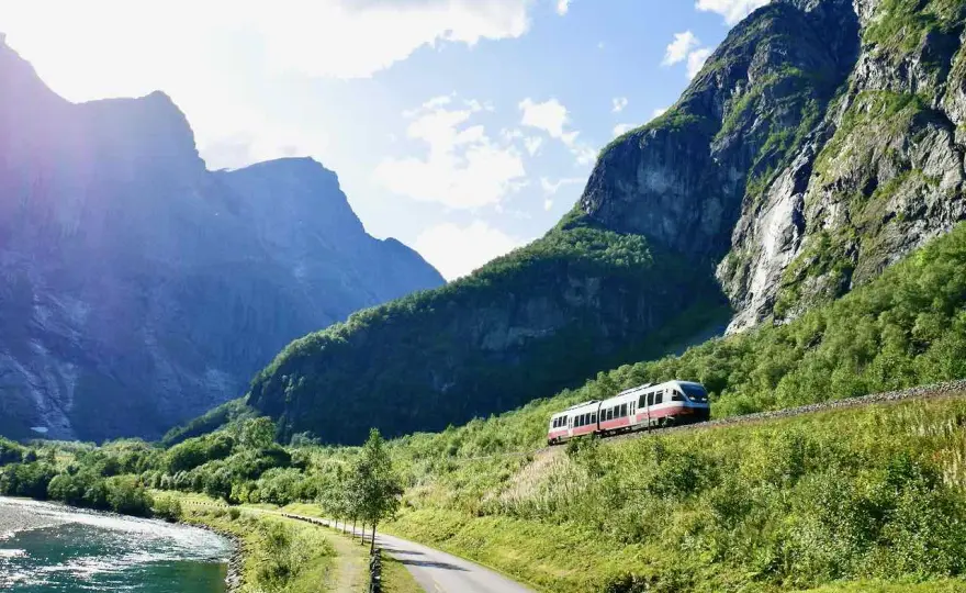 Bahnreisen planen - So wird dein Urlaub entspannt & günstig