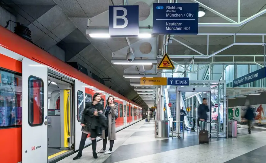 Bahn zum Flughafen München - Stressfrei ans Terminal kommen