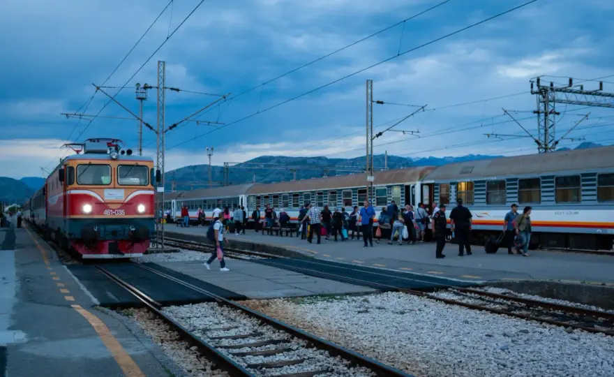 Bahnfahren in Montenegro - Dein Guide für Strecken & Tickets