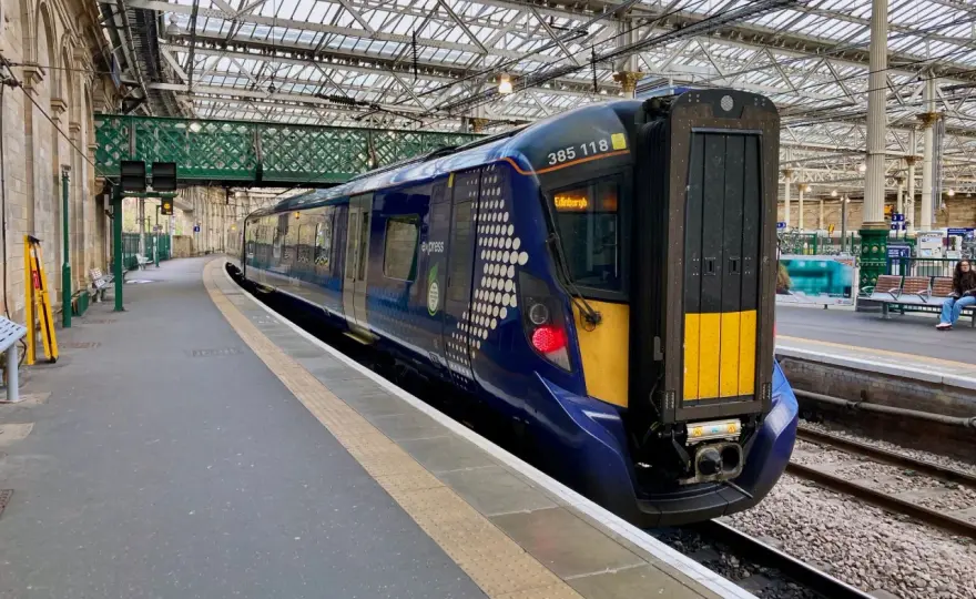 Zug nach Edinburgh - So klappt Ihre Reise stressfrei!