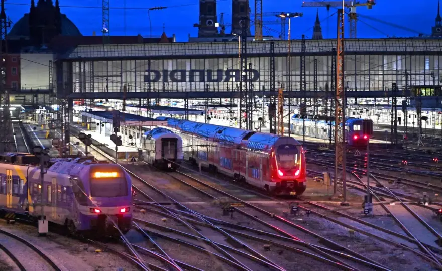 Bahnhöfe in Deutschland verstehen - Was Reisende wissen müssen