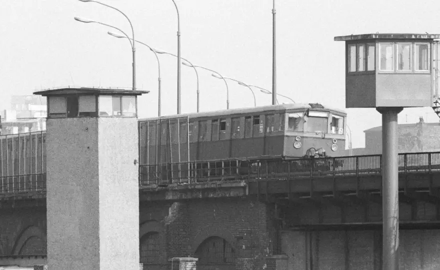 Bahn Mauerfall - Wie die Schiene Berlin teilte & einte