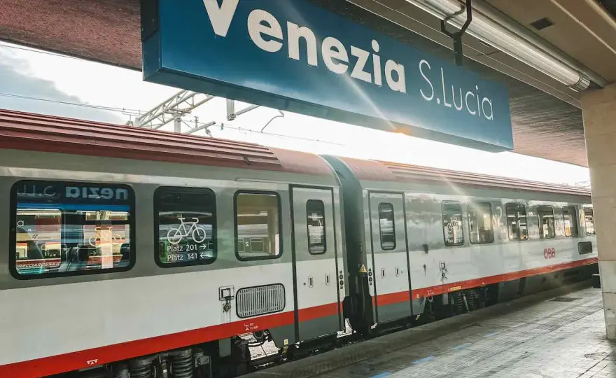 Venedig nach Mailand Zug - Schnell, günstig & ohne Fehler buchen