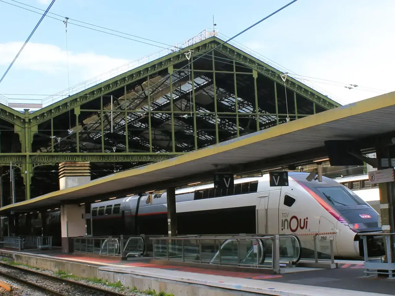 Der TGV inOui steht bereit für die Zug nach Barcelona.
