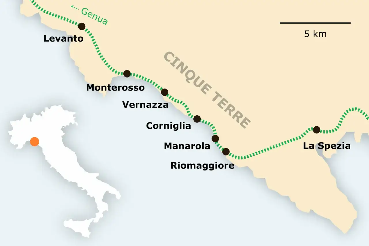 Karte zeigt die Zugstrecke von Mailand nach Cinque Terre, mit Stationen wie Levanto, Monterosso, Vernazza, Corniglia, Manarola und La Spezia.