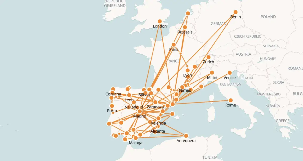 Karte zeigt Flugrouten in Europa. Von Spanien &uuml;ber Frankreich nach London, Br&uuml;ssel, Berlin und Rom. Ein ave zug verbindet viele St&auml;dte.